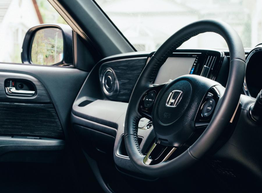 Интерьер Honda N-One Premium Tourer 2017 года  (фото 4 из 5)